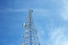 A profile view of this unlabled tower.